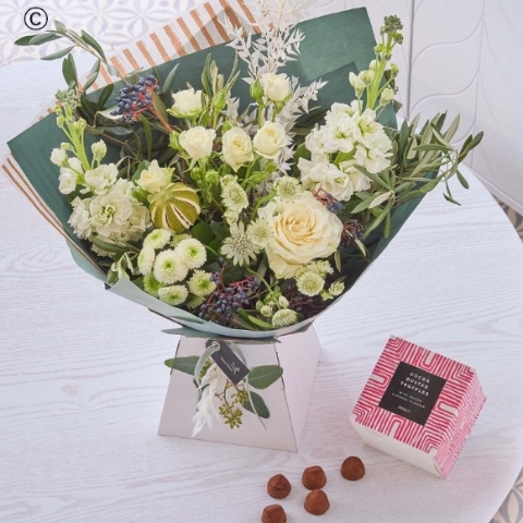 On Trend Winter Tie & Chocs