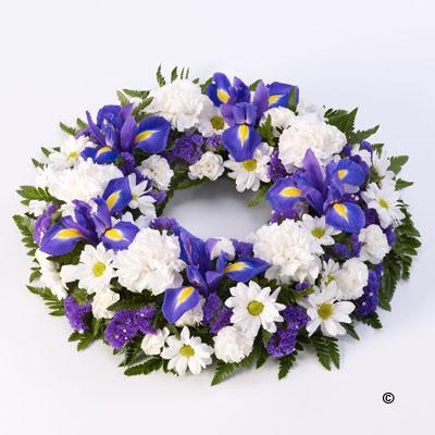 Classic Wreath   Blue and White