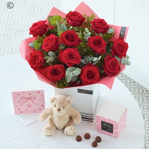Valentines 12 Red Rose Giftset